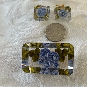 CHARMEUSE BROOCH SET REVERSE CARVED LUCITE BROOCH PIN AND EARRINGS SET